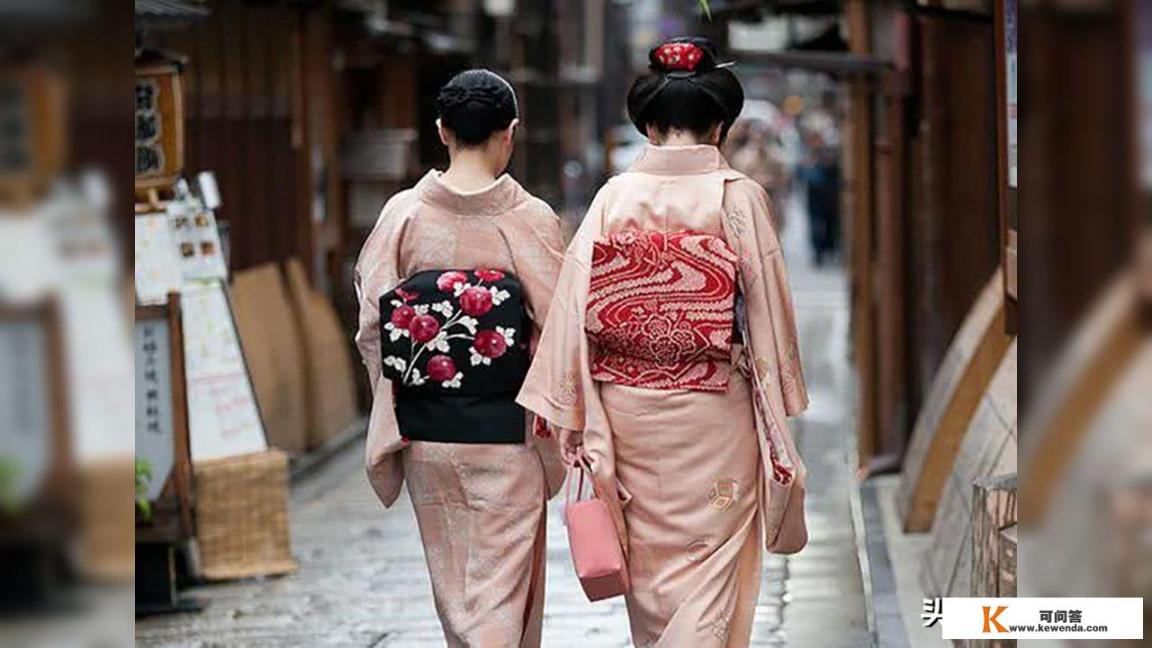 日本女人天天背个枕头干什么