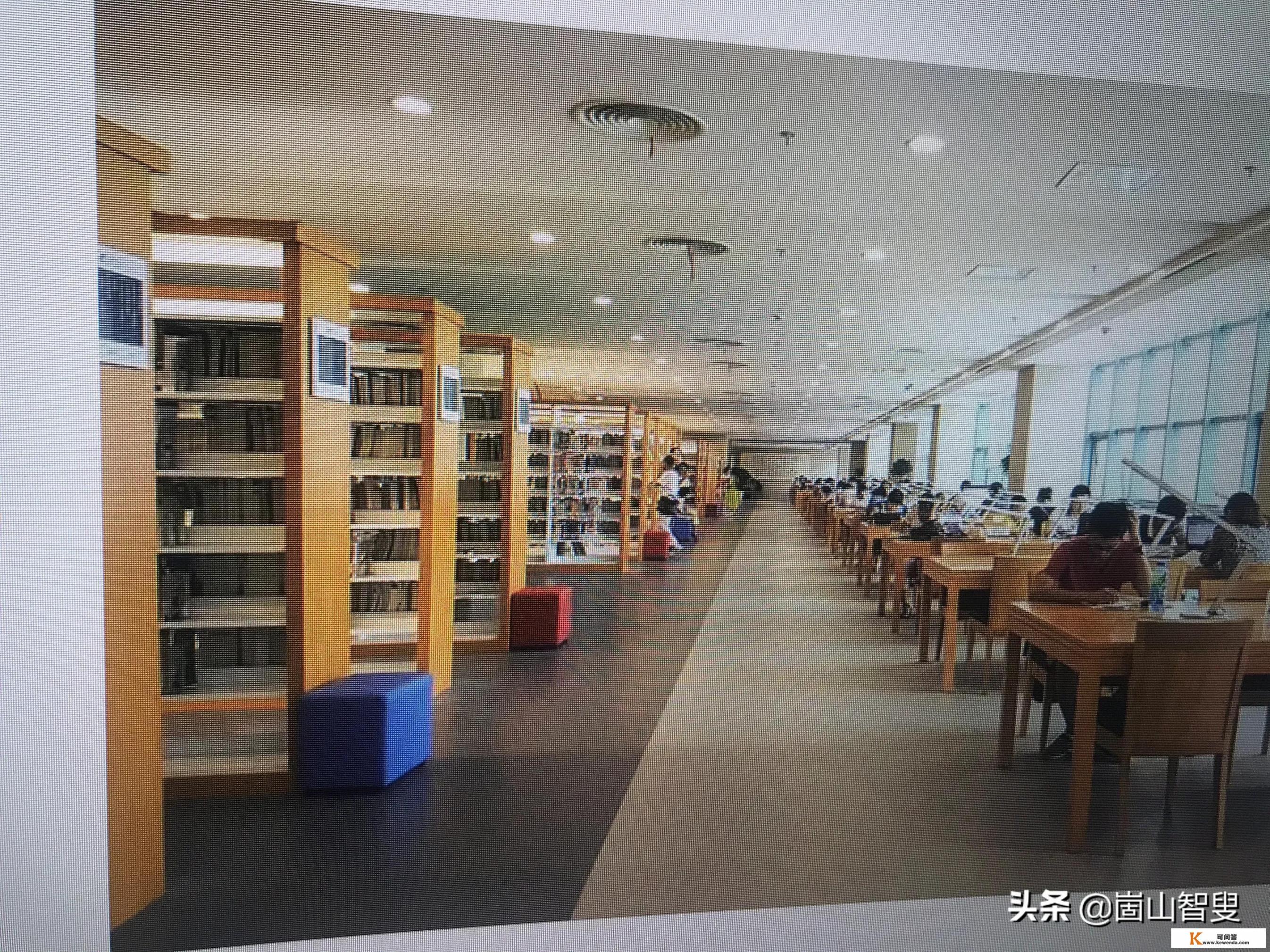 出国旅行，你会去逛书店吗_作为一个书虫的你，你理想的书店是什么样子的呢