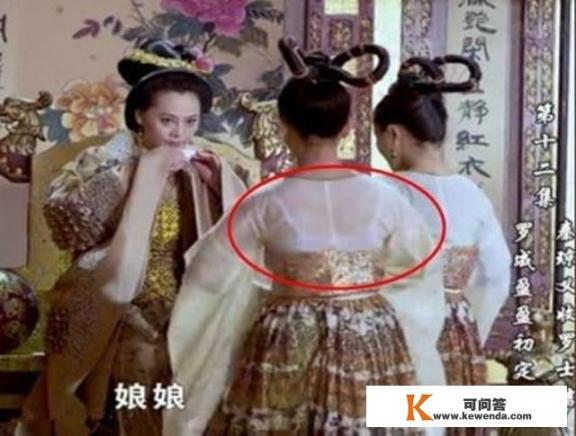 电视剧中尬性十足的穿帮镜头，导演在考验观众视力吗_影视剧中，你见过哪些“辣眼睛”的穿帮镜头