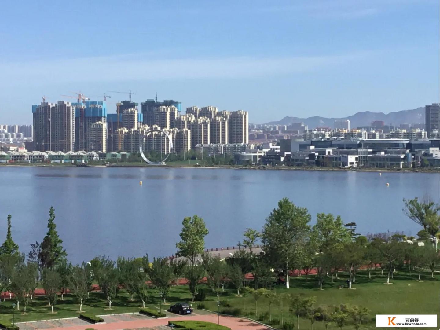 我想去海边住一个月，去哪合适，房租划算的，环境好点的_暑假想带孩子去海边旅游又不知去哪好玩，性价比高的有哪些推荐
