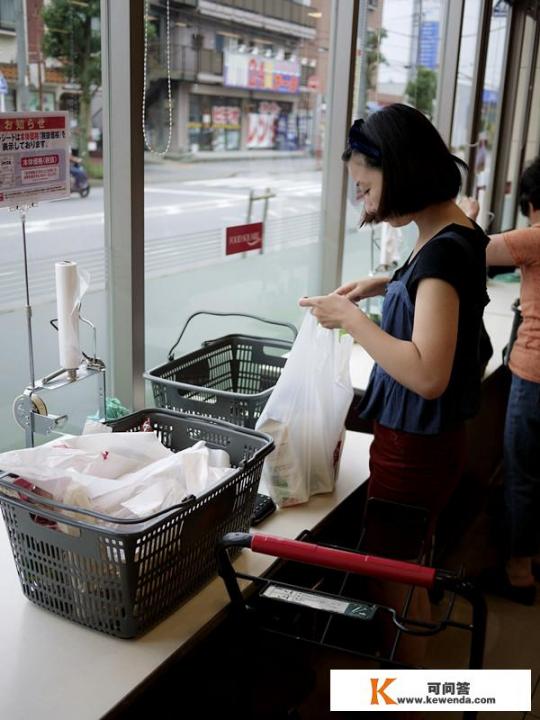 100元人民币在日本超市可以买什么_去日本旅游带什么工艺特产和美食特产好