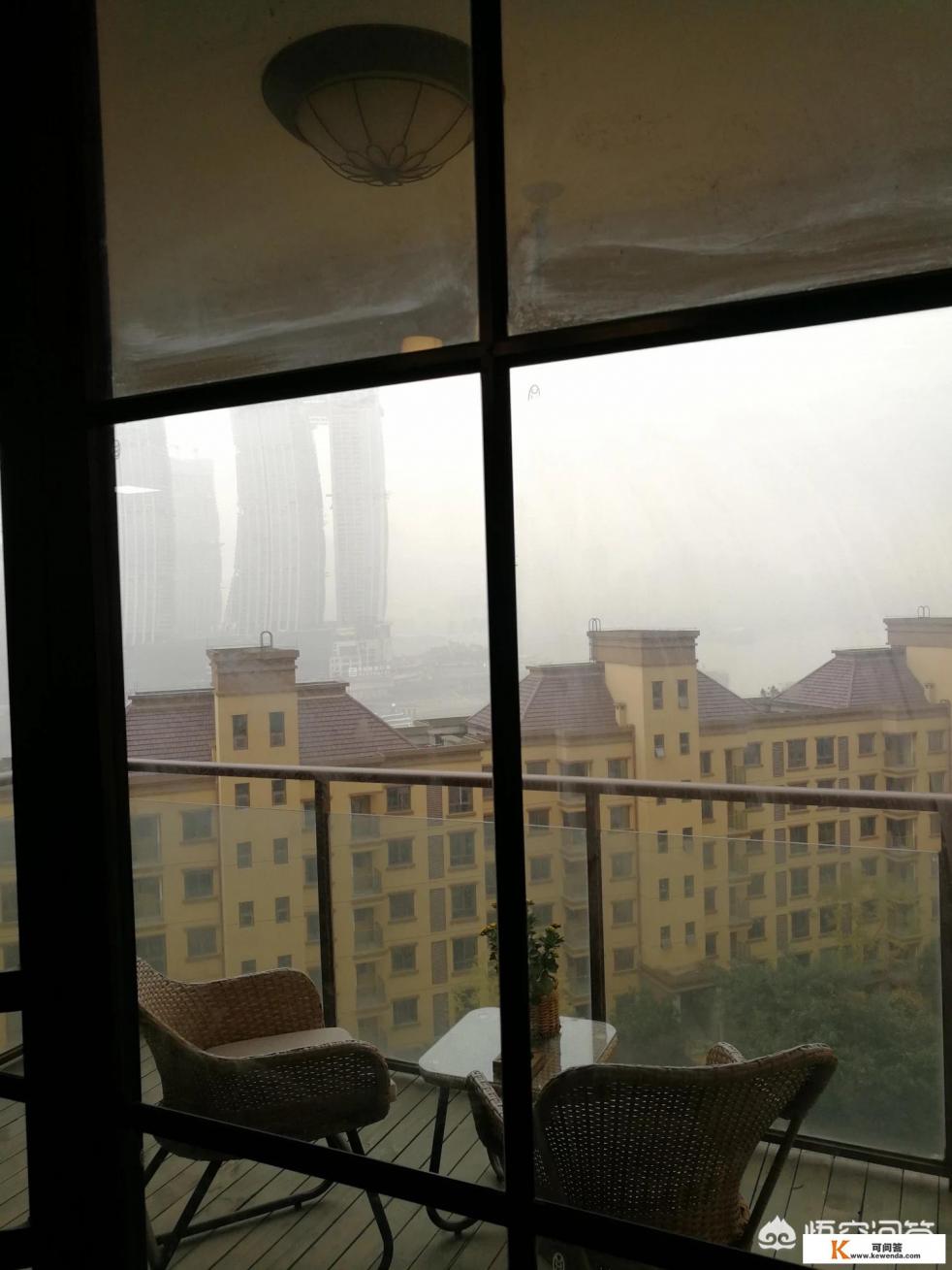 去重庆旅游住酒店选在重庆哪个区比较好，就是方便交通出行什么的