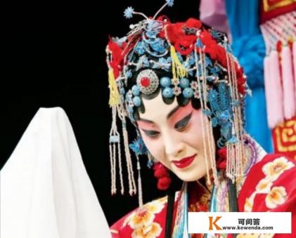 京剧电影工程的启动不仅仅是对中国优秀传统文化的传承和弘扬，更是对当代艺术家和音乐家的认可和鼓励。通过电影这一现代媒介，我们可以将京剧的艺术风采广泛传播，让更多人了解和欣赏到中国京剧的独特魅力。