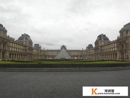 探访浪漫之都法国，巴黎无疑是灵魂所在。这座城市，从繁华的购物街到浪漫的艺术殿堂，无不散发出21世纪的魅力。