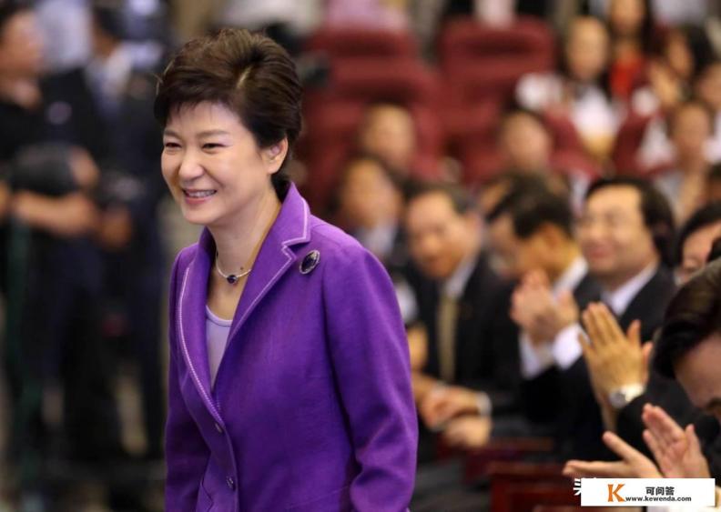 韩国人因闺蜜干政门向朴槿惠提起诉讼，要求赔偿败诉，你怎么看