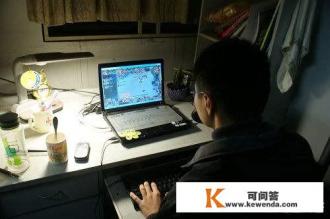 大学生在寝室一般玩些什么
