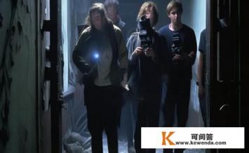 求一部电影，欧美几个年轻人自己扛的dv去一个废弃大楼，然后碰到一系列怪事，后来大楼门也被锁了，里，欧美青年废弃楼探险遇怪事，大楼之门为何被锁？