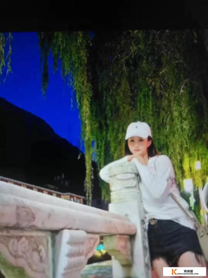 在追的女孩跟我亲嘴了却不答应也不拒绝我，我该怎么做呢
