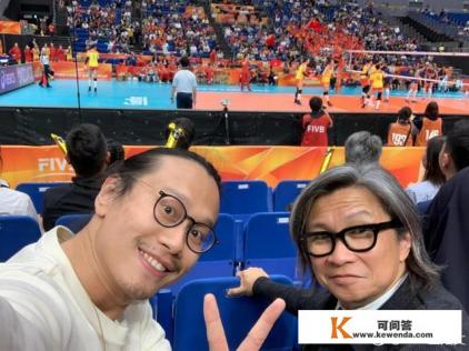 今晚女排比赛还有各省俱乐部教练在场观看吗又笑死多少人