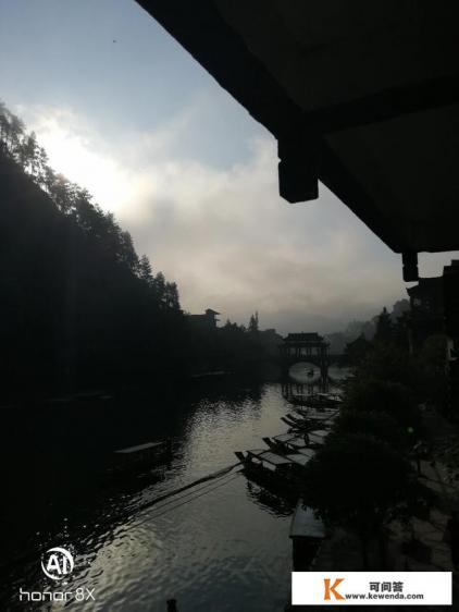 准备自己去凤凰古城是跟团好呢还是自由行好呢
