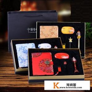 一个和我练习中英文的十五岁美国网友就要来旅游，送他一个什么样的中国风礼物好呢