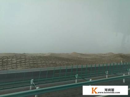 去沙漠旅游需要带什么东西