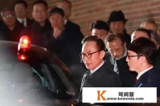 李明博深夜被捕，韩国保守派会反扑吗