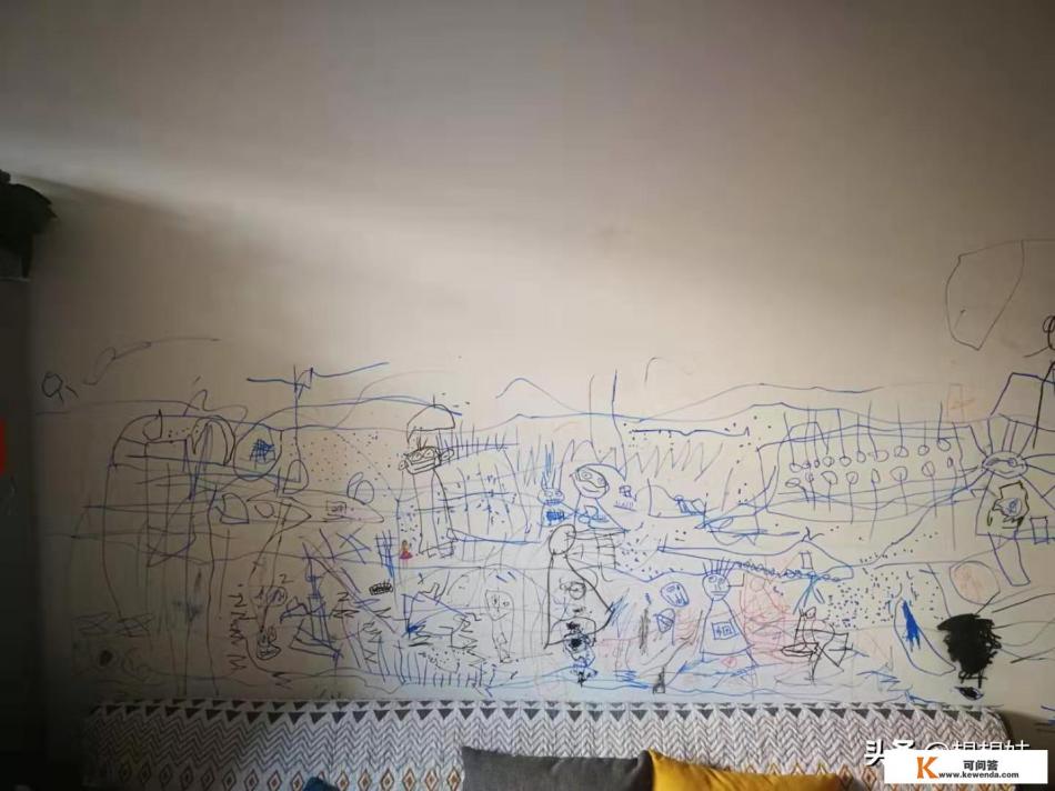 孩子喜欢画画，你们说让他在画画软件上随便画画怎么样？有必要再报班吗