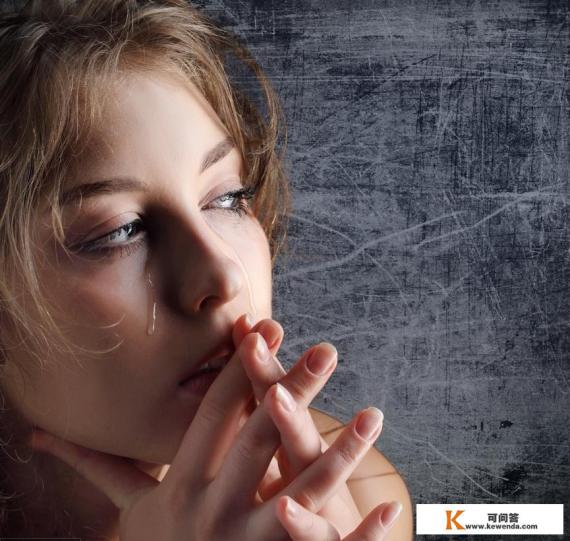 偶然发现了女友与其上司的那种事，借其上位，我主动结束了七年的关系，我该如何释怀和迎接以后