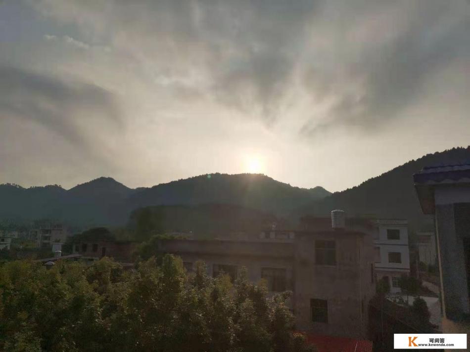 请问医院面对急救病人，病人没有钱，致病人死亡的，医院该当何罪
