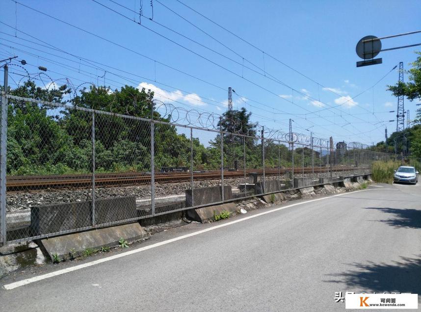 请问谁知道重庆哪里有火车轨道适合拍照的