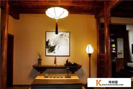 一个人出去旅行，住酒店和民宿，哪个划算