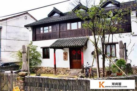 一个人出去旅行，住酒店和民宿，哪个划算