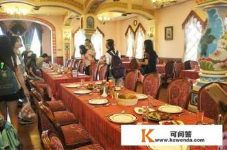 如何看待一些旅游景点天价餐厅?我们如果只是自己带吃的,那他们靠什么盈利 如何看待一些旅游景点天价餐厅?我们如果只是自己带吃的,那他们靠什么盈利