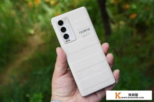 realme真我GT大师探索版已经降至2299，性价比提升，你会考虑吗