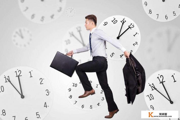 公司老板约好时间开电话会议，自己却迟到半小时，下属可以找借口不参加吗