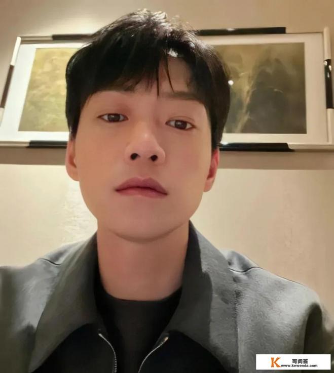 魏大勋进娱乐圈后,最大的成就是什么?与姐姐级女星恋爱 魏大勋进娱乐圈后,最大的成就是什么?与姐姐级女星恋爱